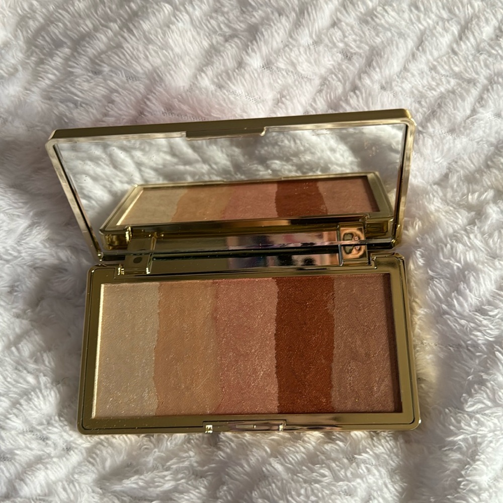 Glowdient make up pallet